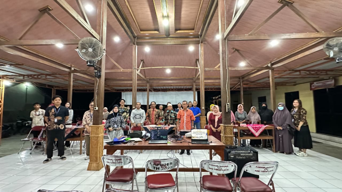 MAHASISWA KKN UNIVERSITAS DIPONEGORO MENGENALKAN PENGELOLAAN LIMBAH TEKSTIL SARUNG GOYOR DENGAN METODE SEDERHANA
